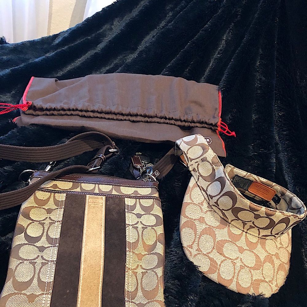 Set of mini crossbody bag & visor keychain